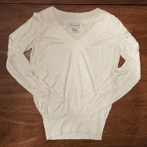 ❌SOLD❌ Banana Republic Light-weight White V-Neck Sweater